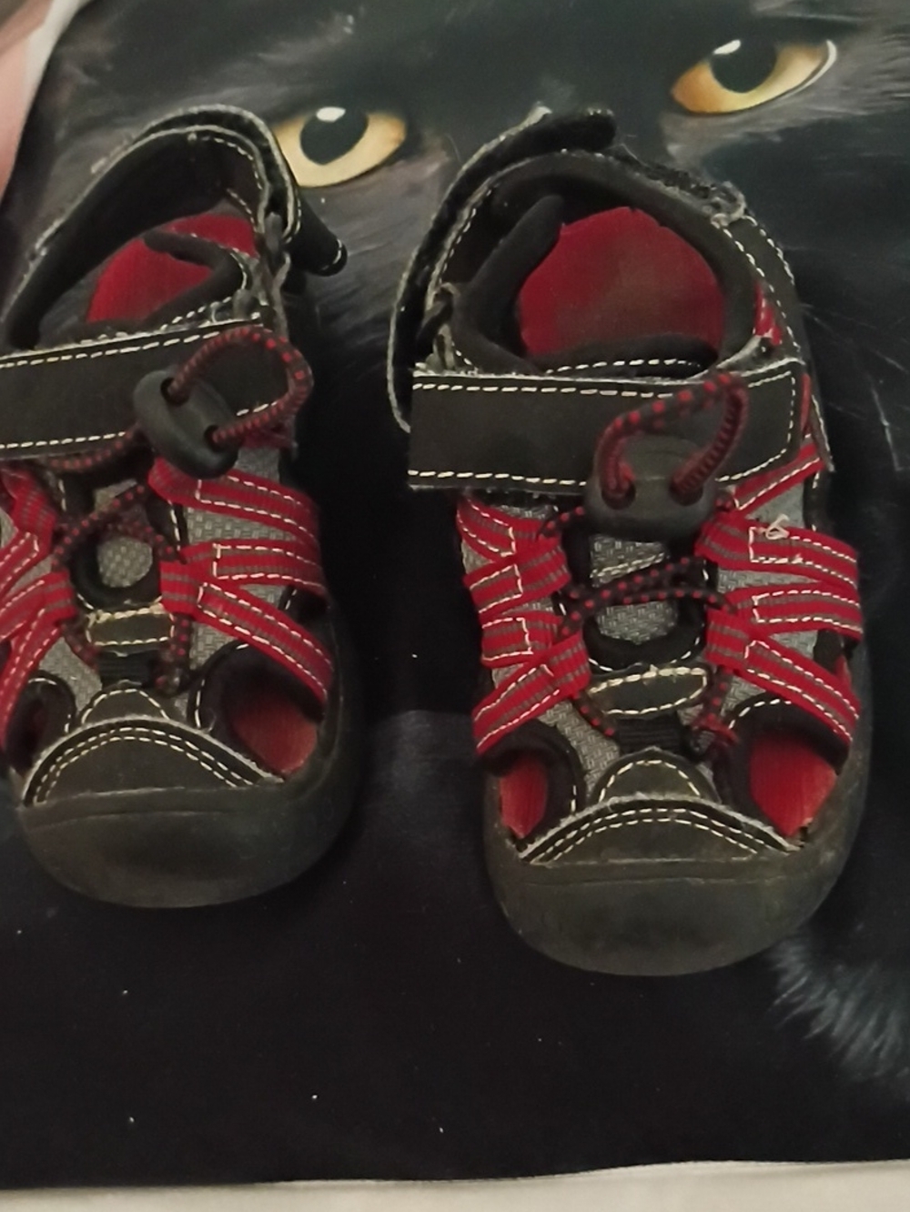 WonderKids Closed-Toe Sandals in Red and Gray - Comfortable Everyday Wear